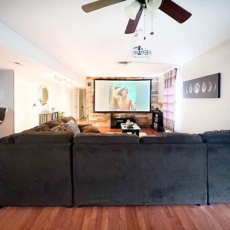 Cute 2-Brm Walkout Apt With Pool Table And Theater Lexington Exterior photo