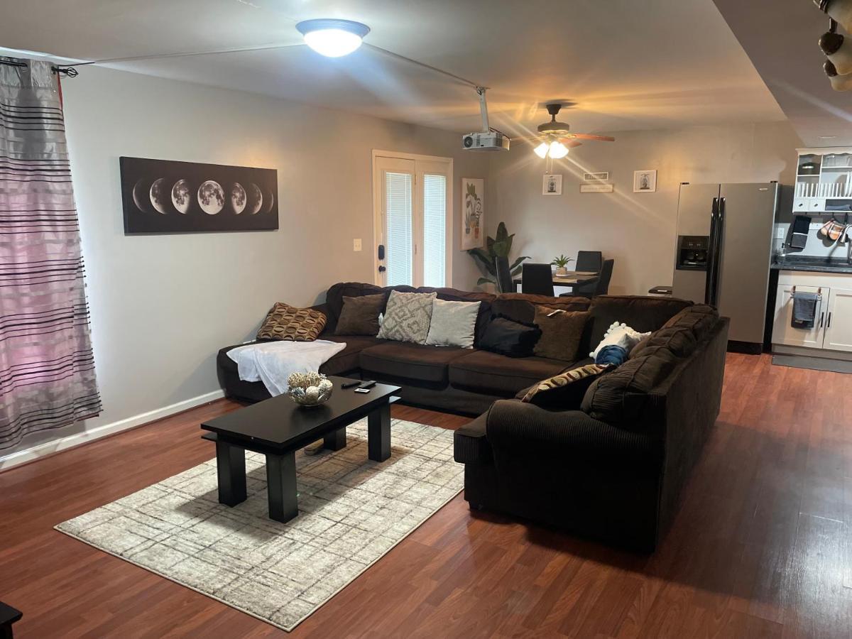 Cute 2-Brm Walkout Apt With Pool Table And Theater Lexington Exterior photo
