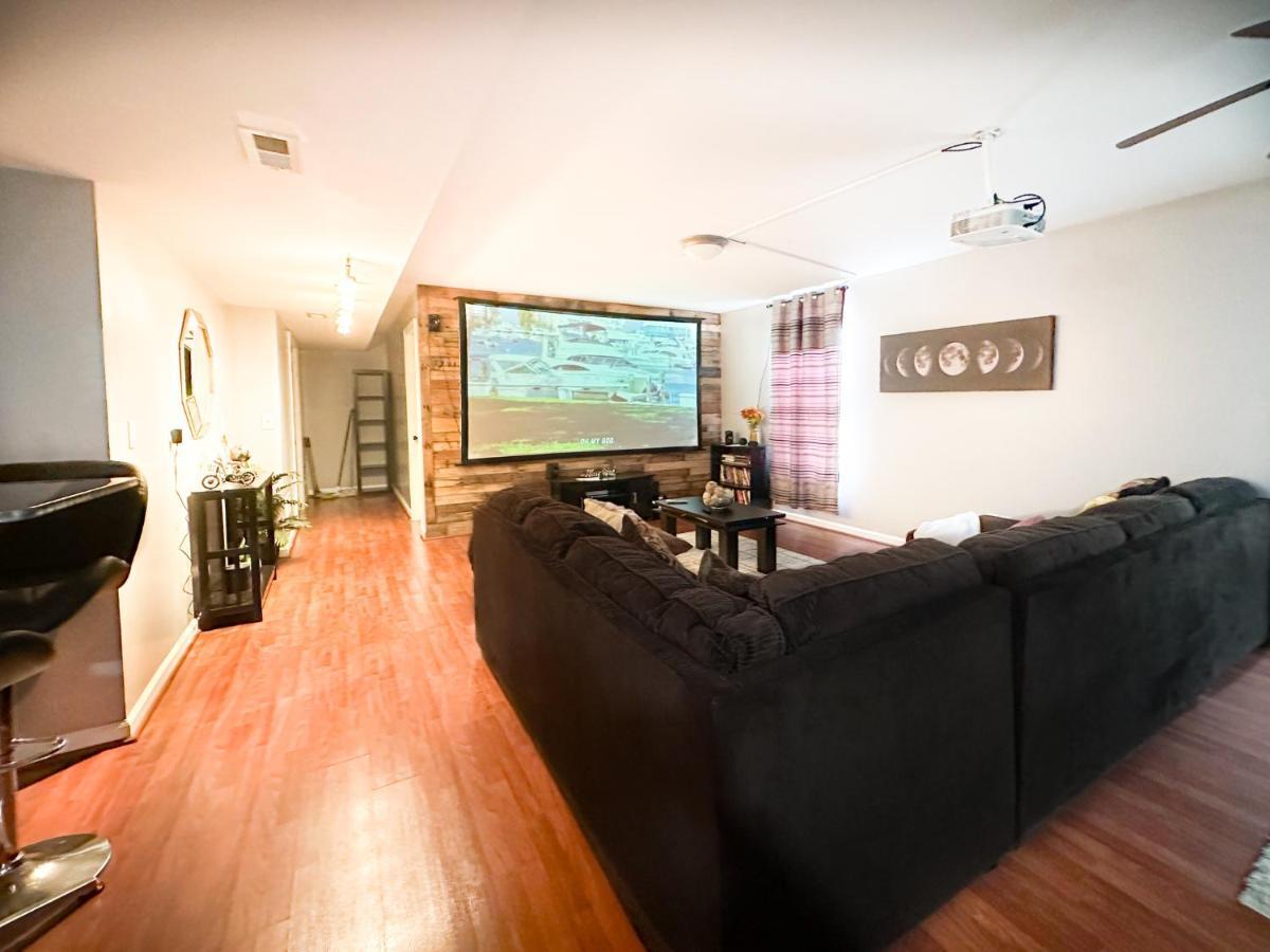 Cute 2-Brm Walkout Apt With Pool Table And Theater Lexington Exterior photo