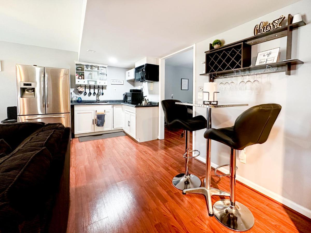 Cute 2-Brm Walkout Apt With Pool Table And Theater Lexington Exterior photo
