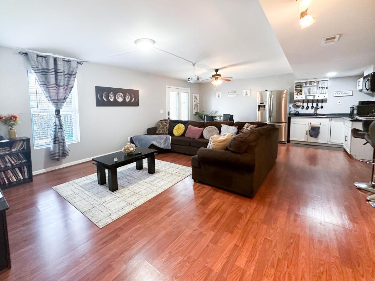 Cute 2-Brm Walkout Apt With Pool Table And Theater Lexington Exterior photo