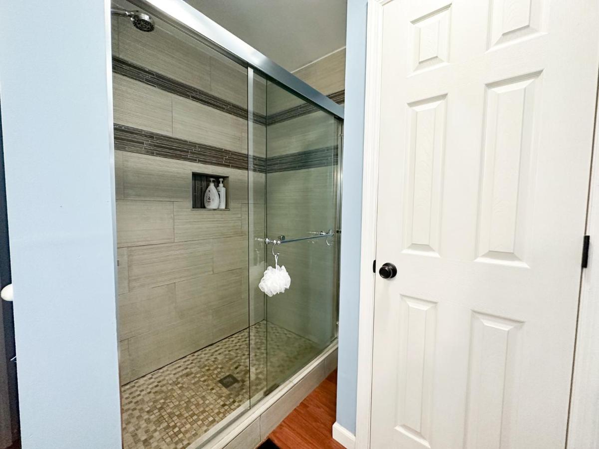Cute 2-Brm Walkout Apt With Pool Table And Theater Lexington Exterior photo